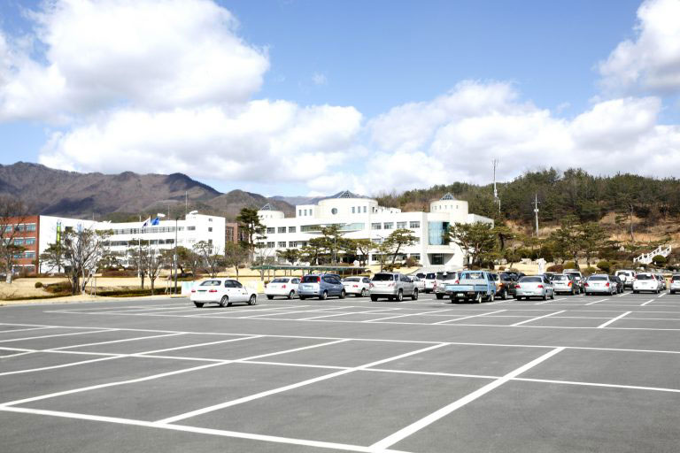 본관 주차장입니다.